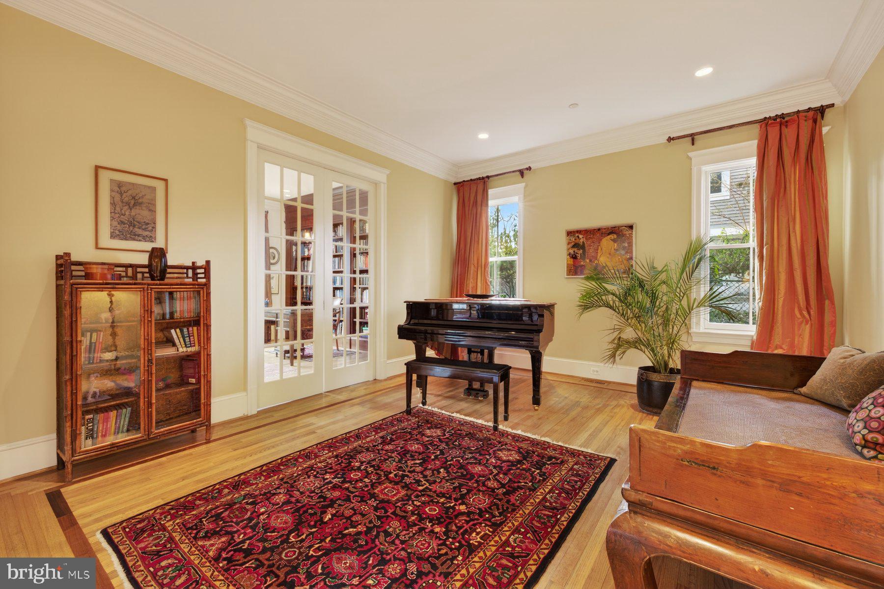 6115 Madawaska Road Bethesda, MD 20816 - Photo 8 of 78 Living room