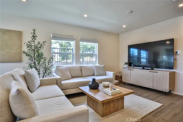 $564,500 | 6392 Sierra Vista Lane, Unit 5, Fontana, CA 92336