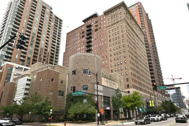 $300,000 | 40 East 9th Street, Unit 616, Chicago, IL 60605