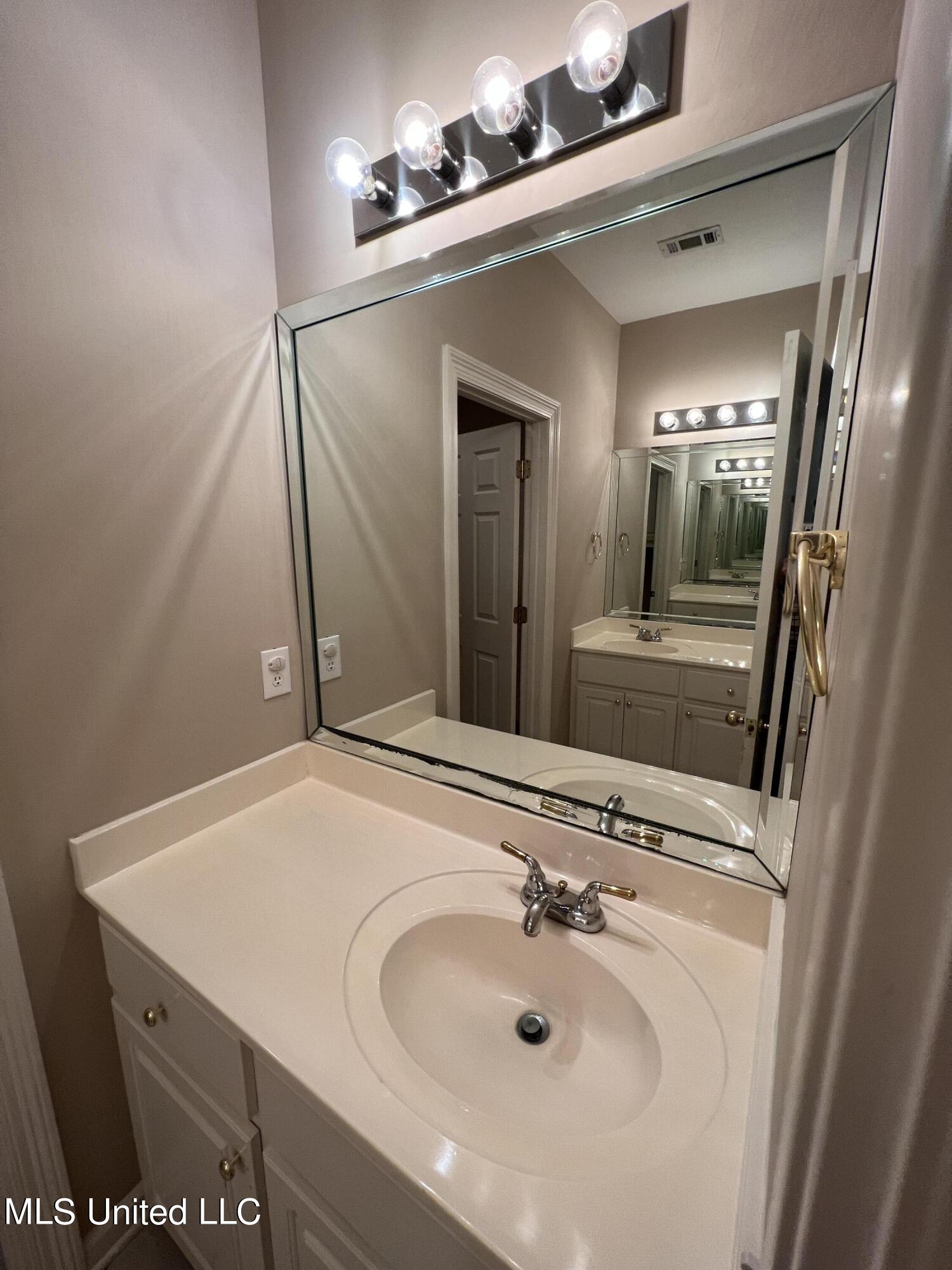 716 Esplanade Drive Ridgeland, MS 39157 - Photo 10 of 30 A7A6135F-6756-4B3B-81A5-4BEBC6101BF2