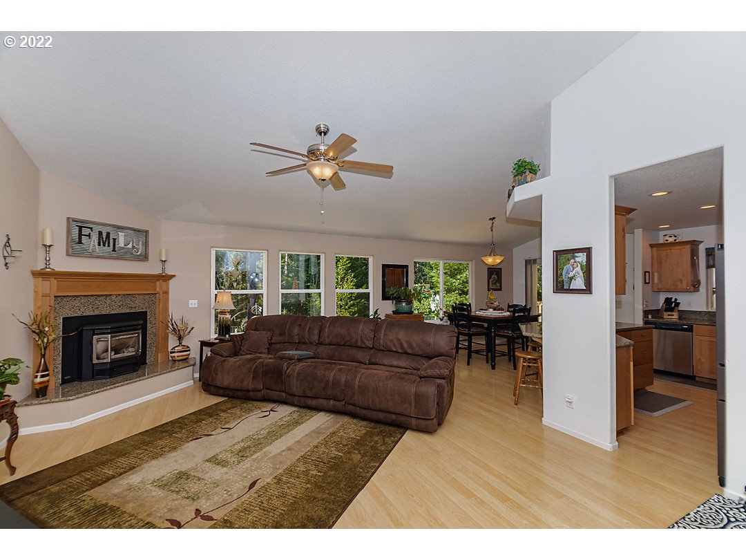 1613 Hogan Road Oakland, OR 97462 - Photo 11 of 32