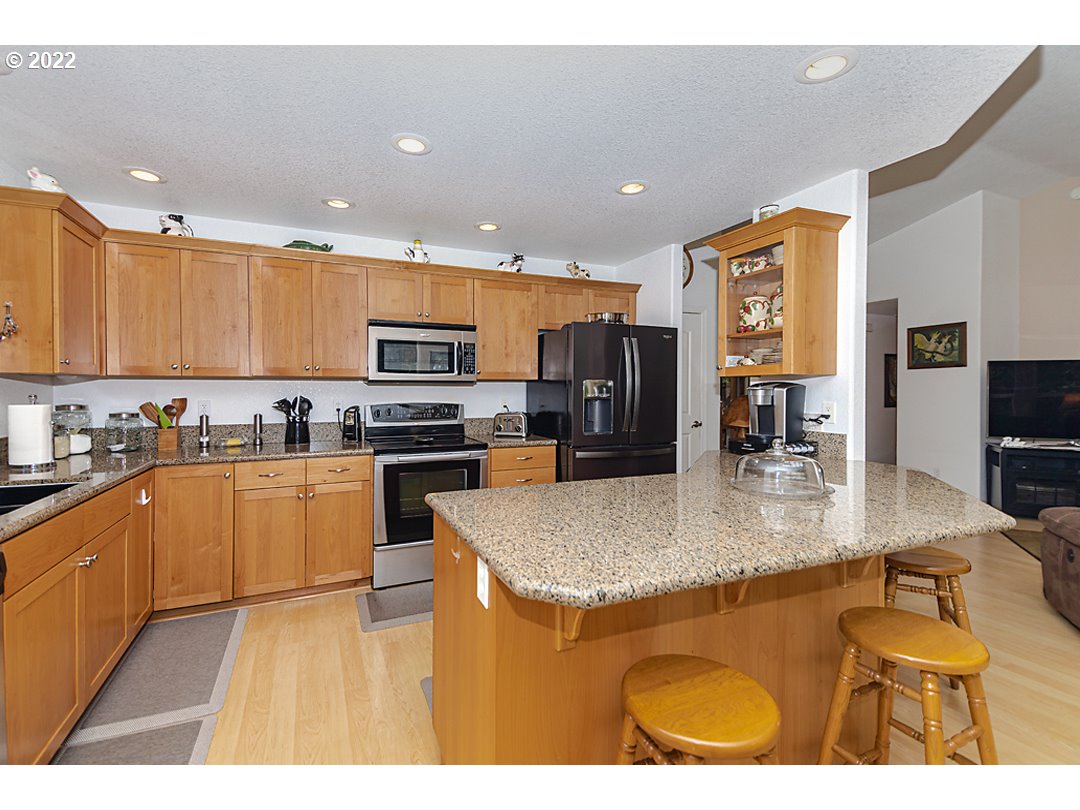 1613 Hogan Road Oakland, OR 97462 - Photo 14 of 32