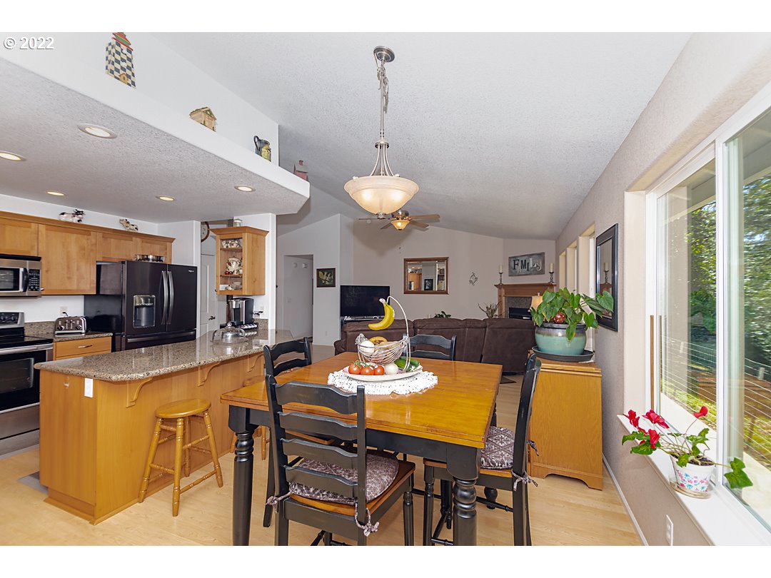 1613 Hogan Road Oakland, OR 97462 - Photo 18 of 32