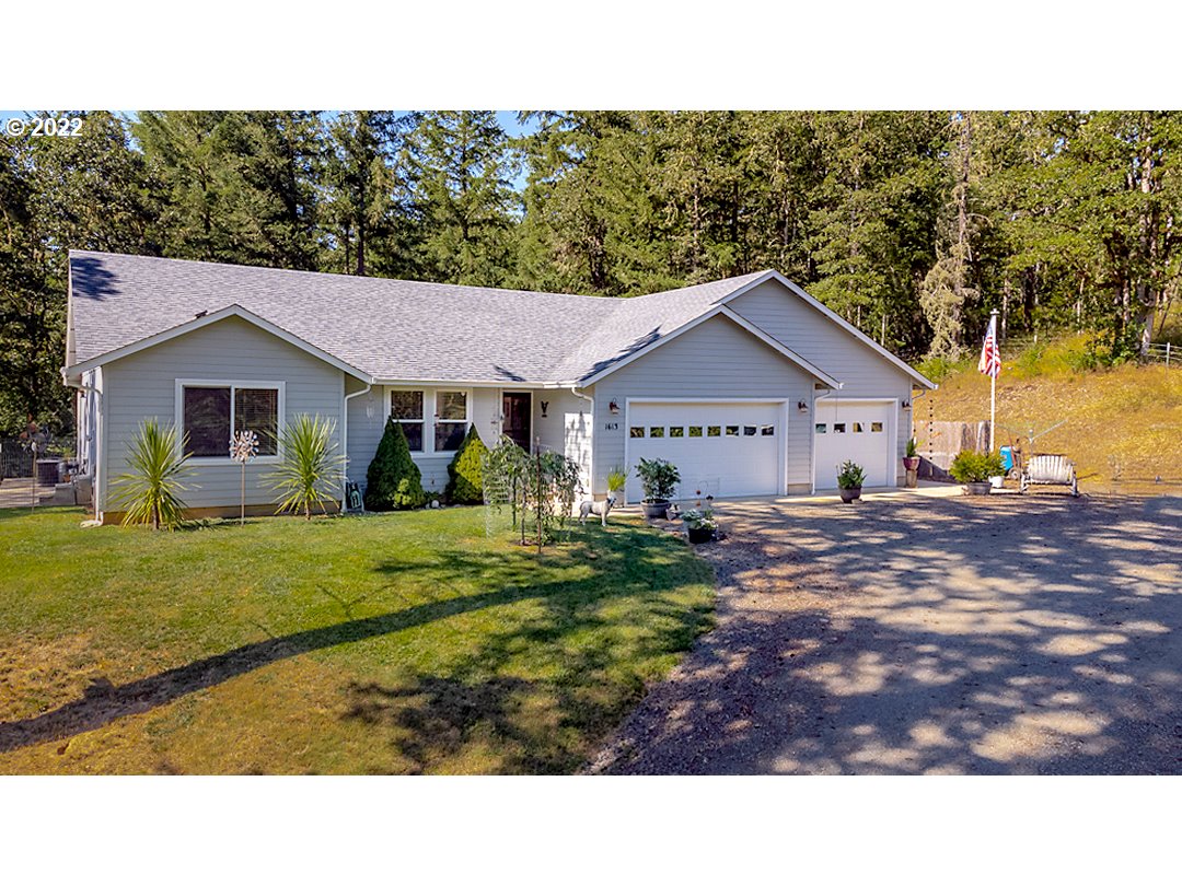 1613 Hogan Road Oakland, OR 97462 - Photo 2 of 32