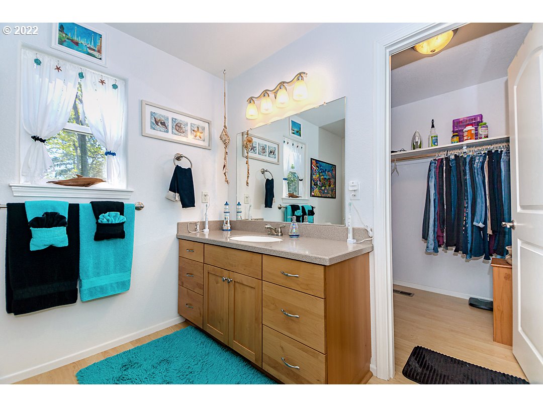 1613 Hogan Road Oakland, OR 97462 - Photo 23 of 32