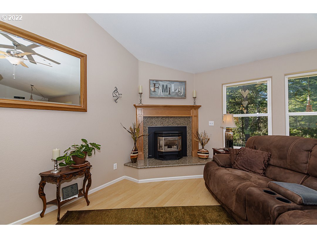 1613 Hogan Road Oakland, OR 97462 - Photo 10 of 32