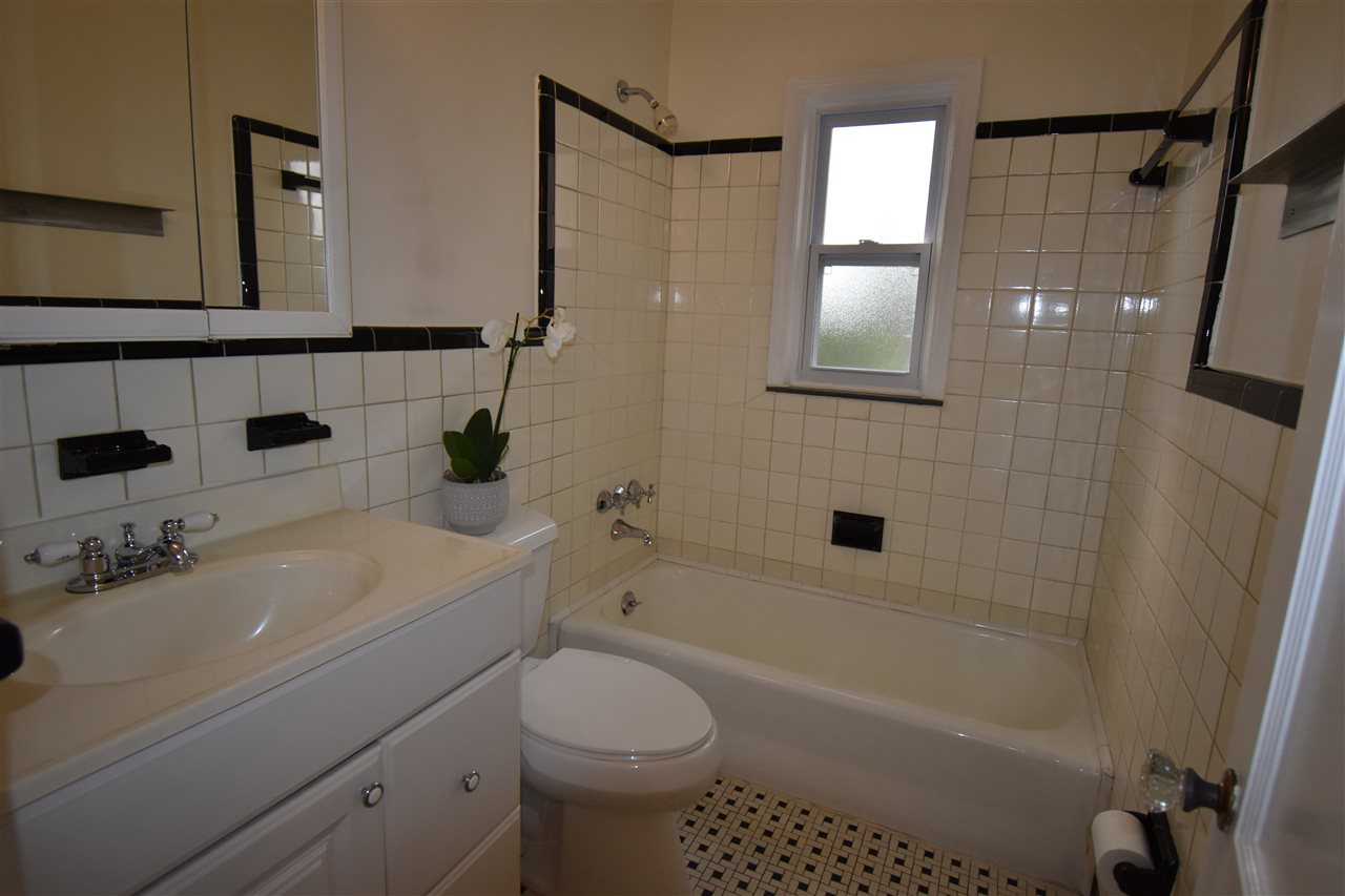 2991 Walnut Grove Road, Unit 1 Memphis, TN 38111 - Photo 10 of 14 Gallery Image 10