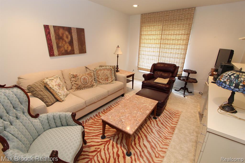 7187 Suncrest Road West Bloomfield, MI 48322 - Photo 18 of 27