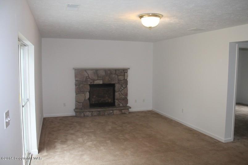 2170 Titania Road Tobyhanna, PA 18466 - Photo 15 of 21 Family room (2)