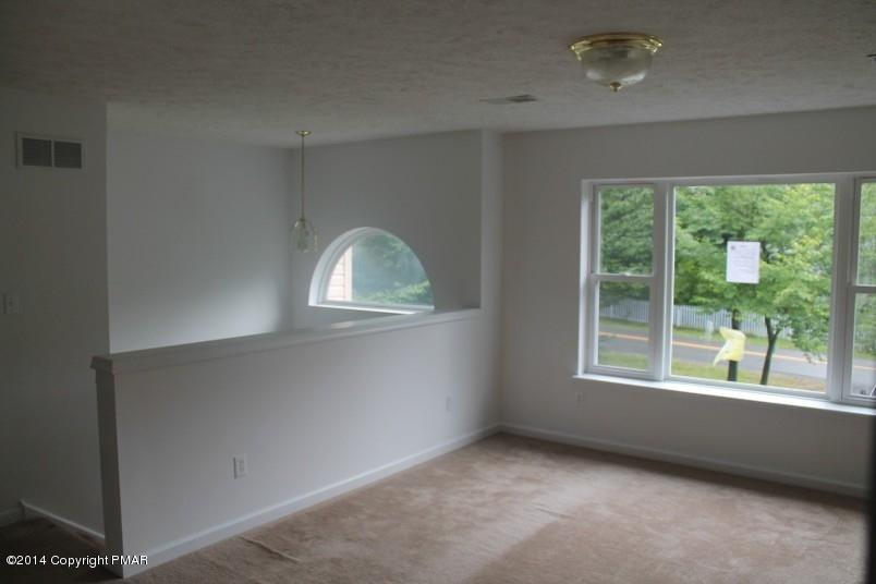 2170 Titania Road Tobyhanna, PA 18466 - Photo 2 of 21 Living room