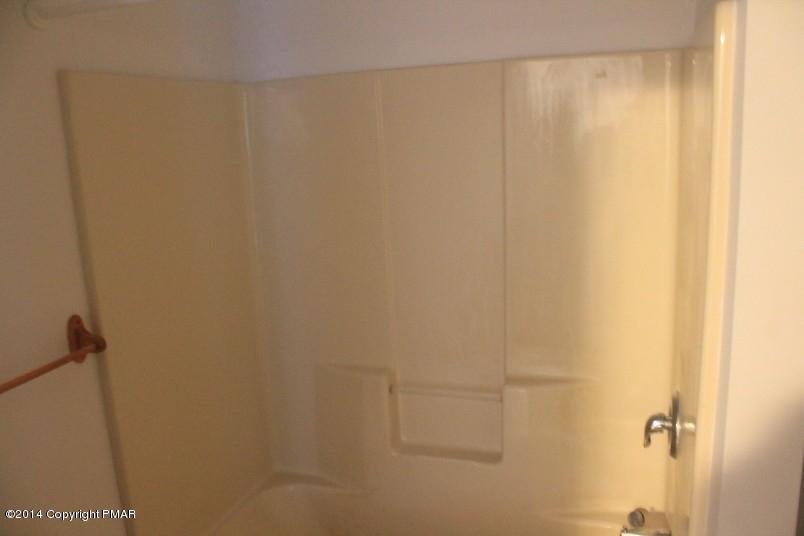 2170 Titania Road Tobyhanna, PA 18466 - Photo 10 of 21 Bath