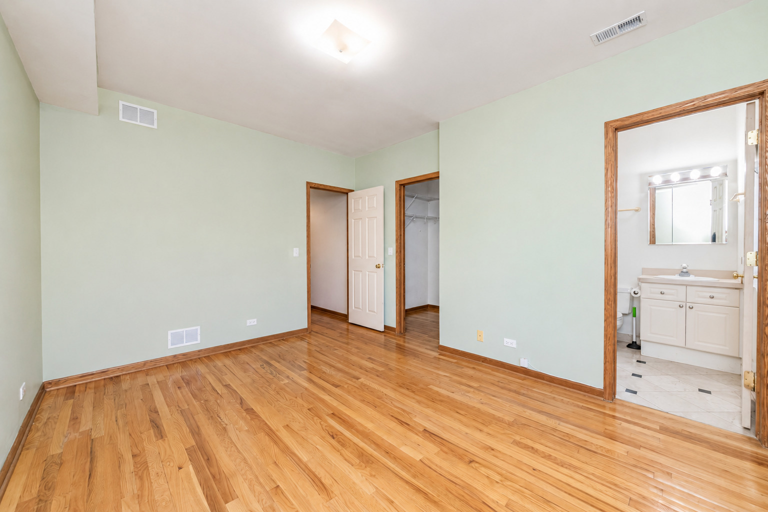 3240 North Racine Avenue, Unit 2 Chicago, IL 60657 - Photo 7 of 16 Gallery Image 7