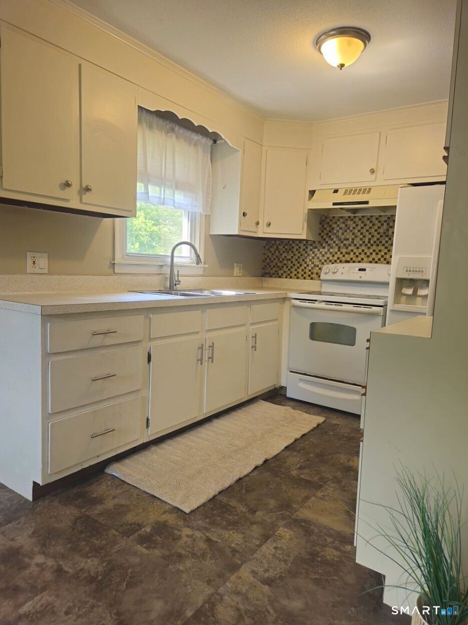 23 Trout Brook Road Bristol, CT 06010 - Photo 11 of 28