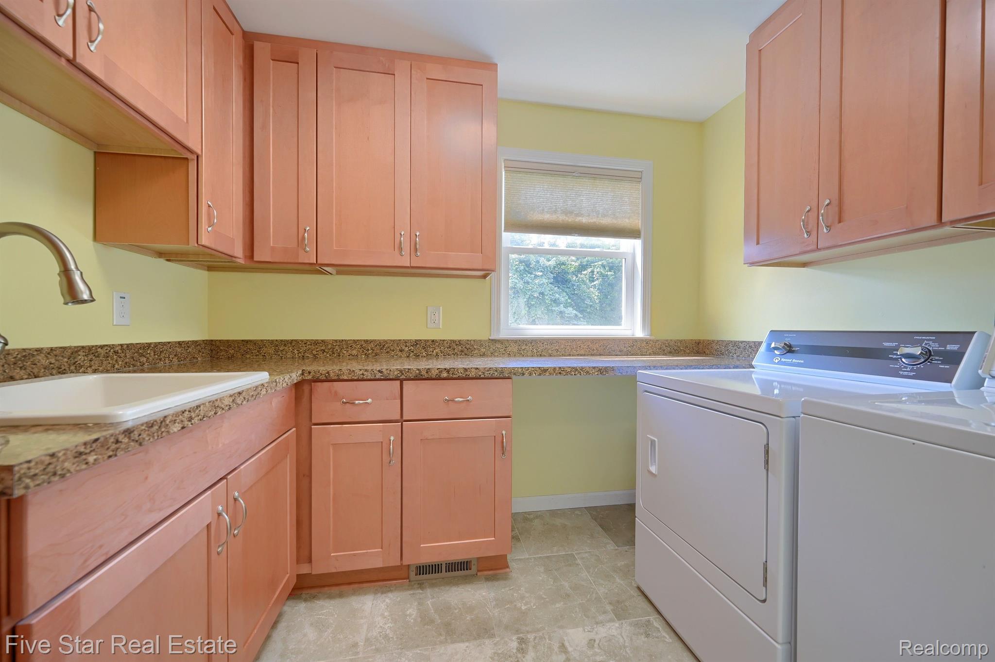 3269 Wakefield Road Berkley, MI 48072 - Photo 12 of 24 Gallery Image 12