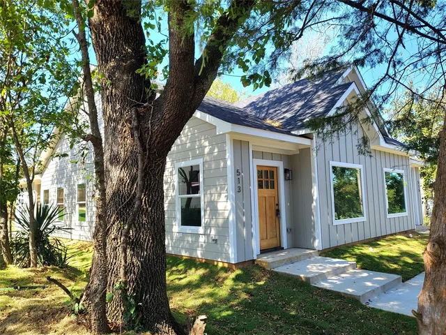 $349,500 | 515 Northeast 5th Avenue, Durant, OK 74701