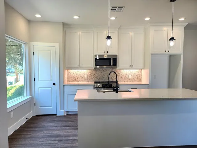 $349,500 | 515 Northeast 5th Avenue, Durant, OK 74701