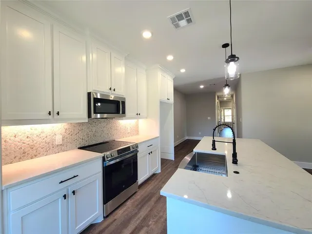 $349,500 | 515 Northeast 5th Avenue, Durant, OK 74701