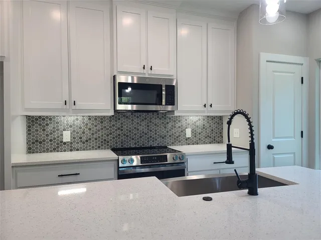 $349,500 | 515 Northeast 5th Avenue, Durant, OK 74701