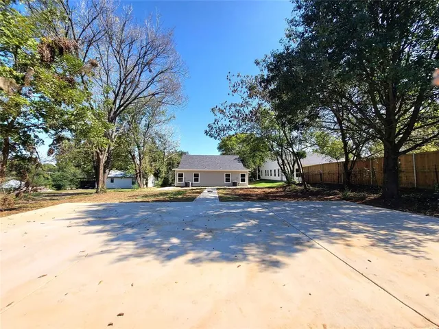 $349,500 | 515 Northeast 5th Avenue, Durant, OK 74701