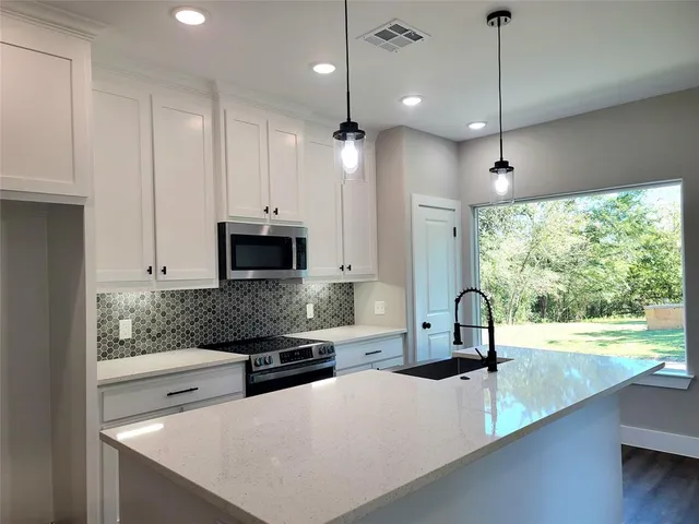 $349,500 | 515 Northeast 5th Avenue, Durant, OK 74701