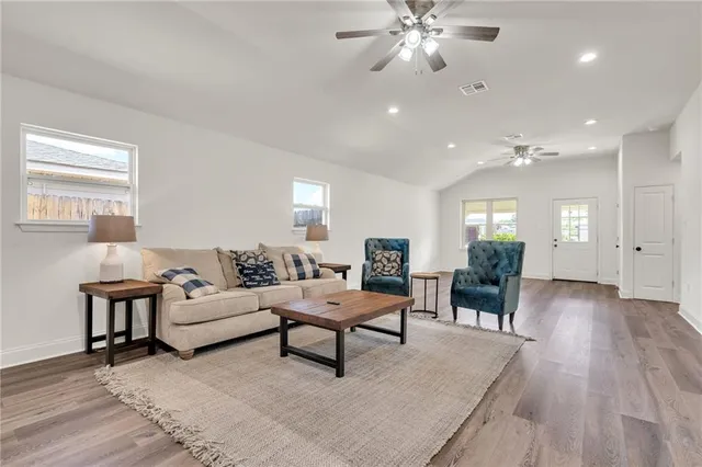 $245,000 | 172 Winnona Drive, Westwego, LA 70094