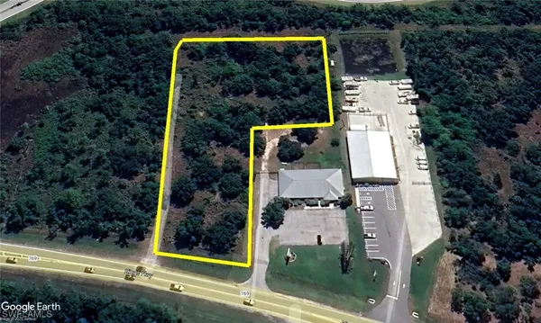 an aerial view of a house having yard