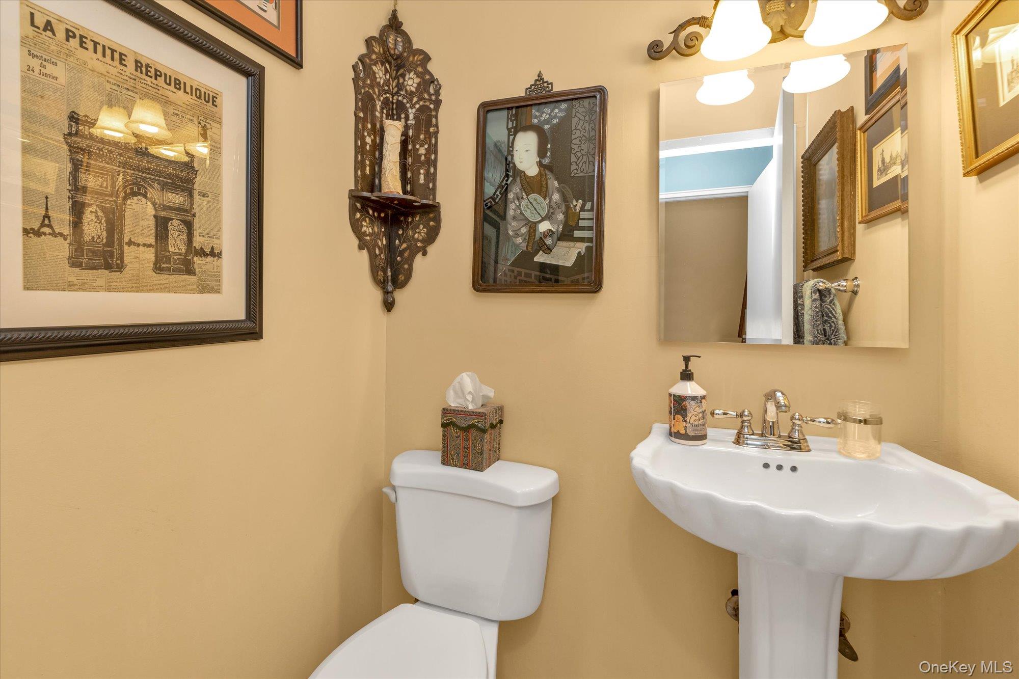 15 Spring Hollow Road Roslyn, NY 11576 - Photo 13 of 30 a bathroom with a toilet sink and mirror