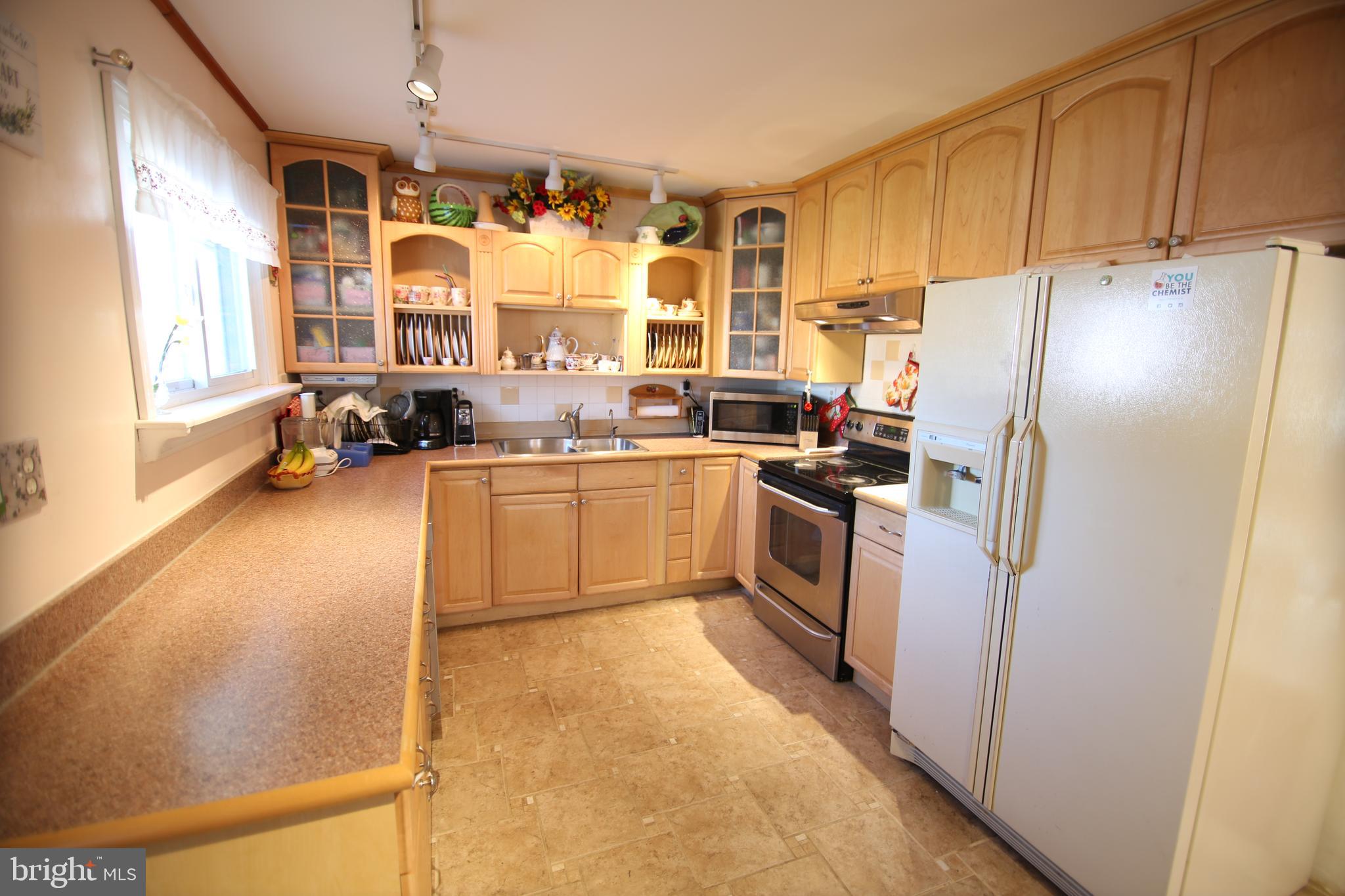 38 Trail Road Levittown, PA 19056 - Photo 8 of 29 Gallery Image 8