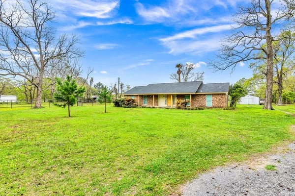 a view of a house with a big yard