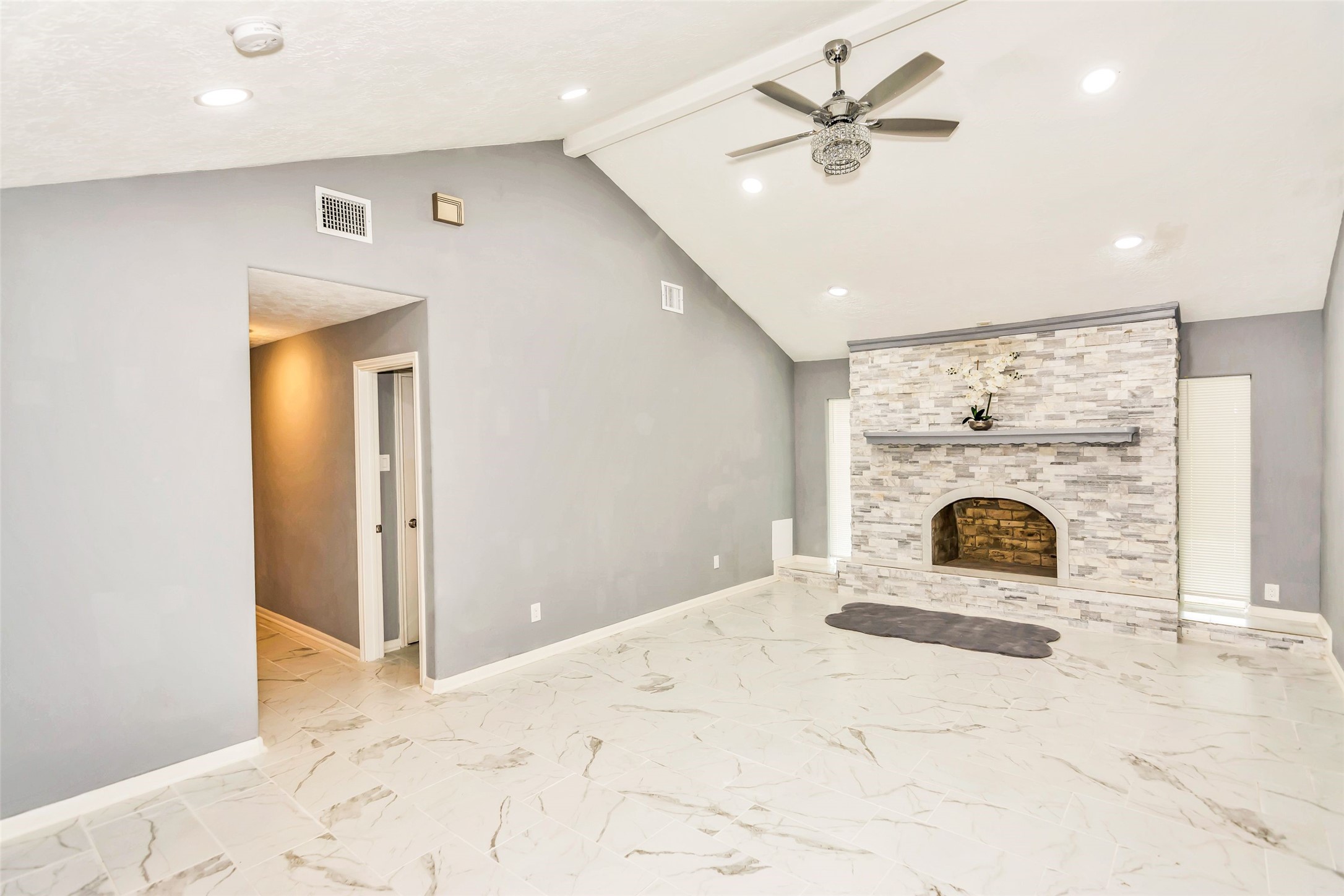 481 County Road 2084 Liberty, TX 77575 - Photo 7 of 21 Additional view of living room