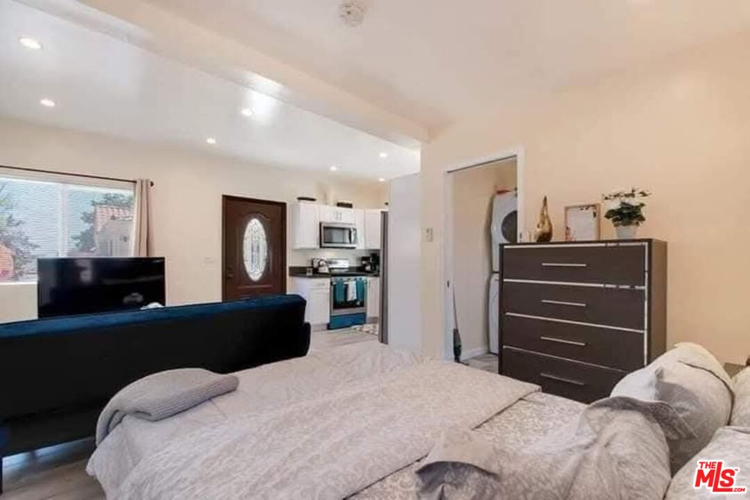 5133 Brynhurst Avenue View Park, CA 90043 - Photo 26 of 29 a bedroom with a bed and a flat screen tv