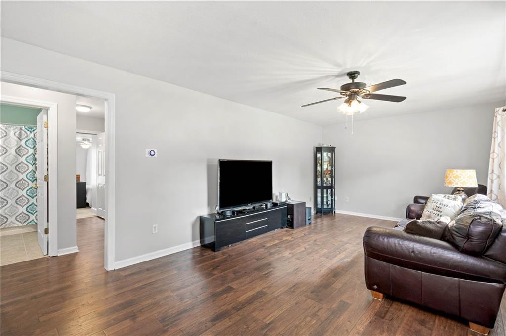1805 Devonshire Road Coraopolis, PA 15108 - Photo 4 of 25 Gallery Image 4