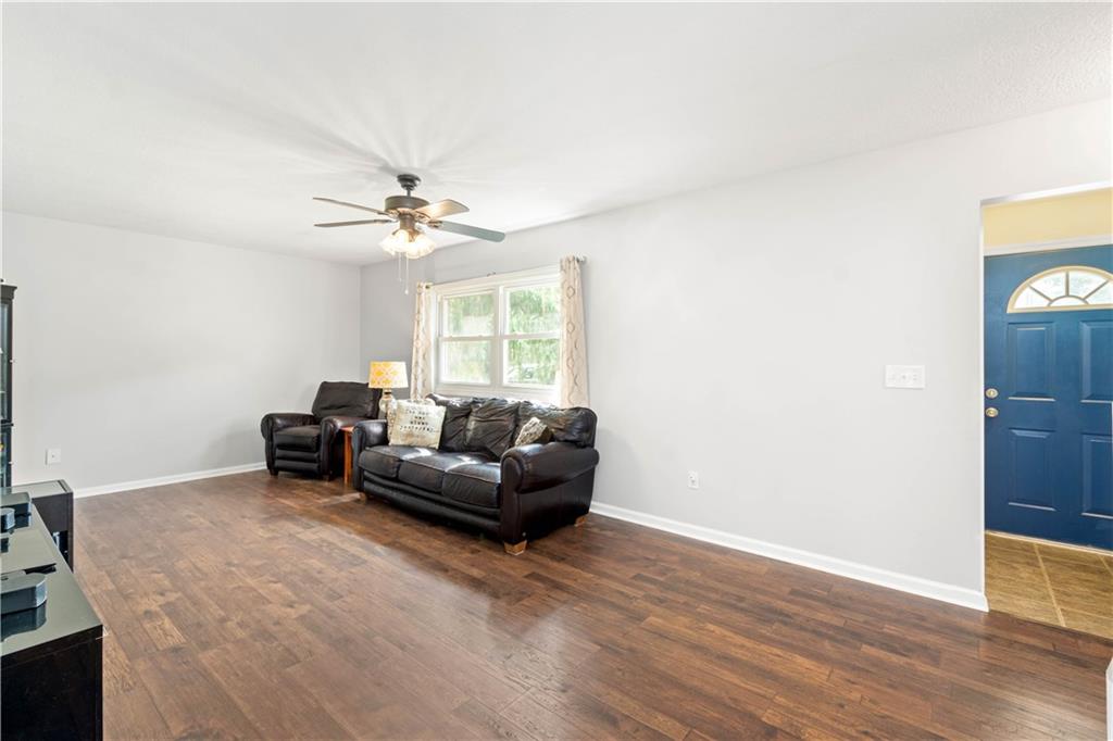 1805 Devonshire Road Coraopolis, PA 15108 - Photo 5 of 25 Gallery Image 5