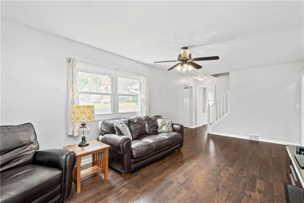 1805 Devonshire Road Coraopolis, PA 15108 - Photo 6 of 25 Gallery Image 6