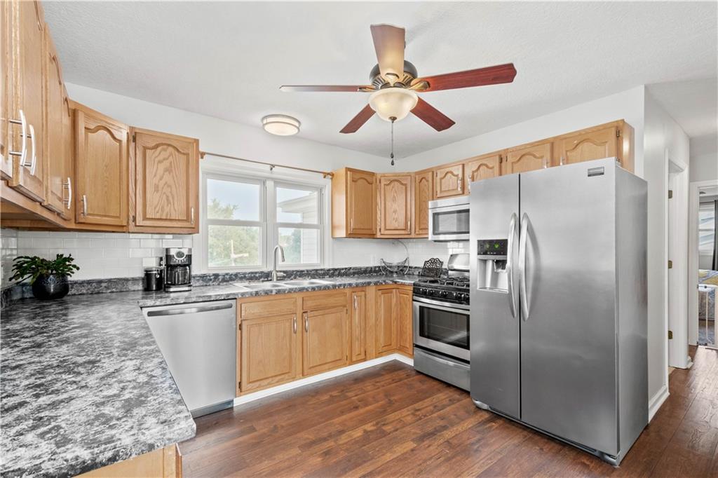 1805 Devonshire Road Coraopolis, PA 15108 - Photo 10 of 25 Gallery Image 10