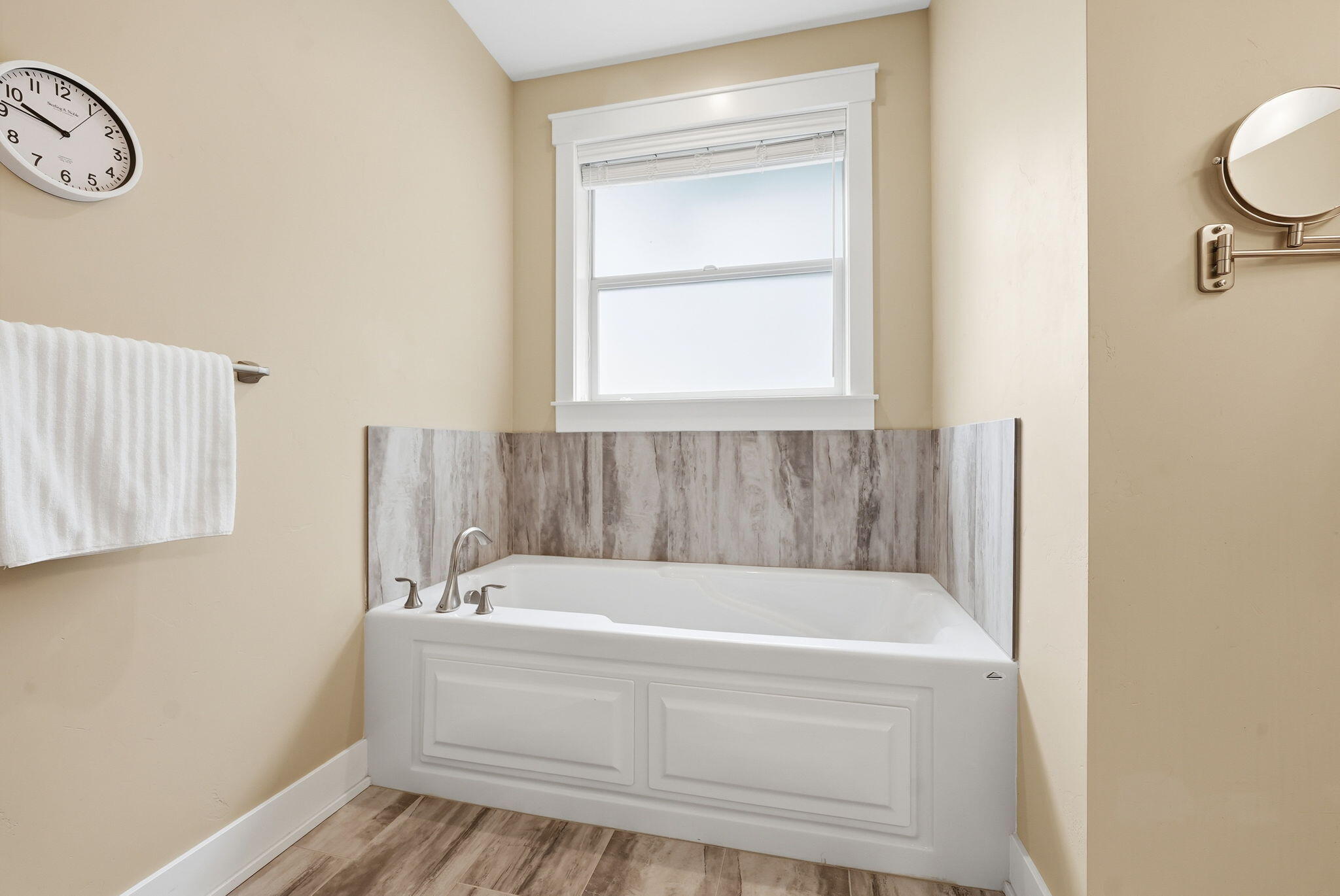 2714 Northwest 23rd Street Redmond, OR 97756 - Photo 23 of 57 a bathroom with a bathtub and a window