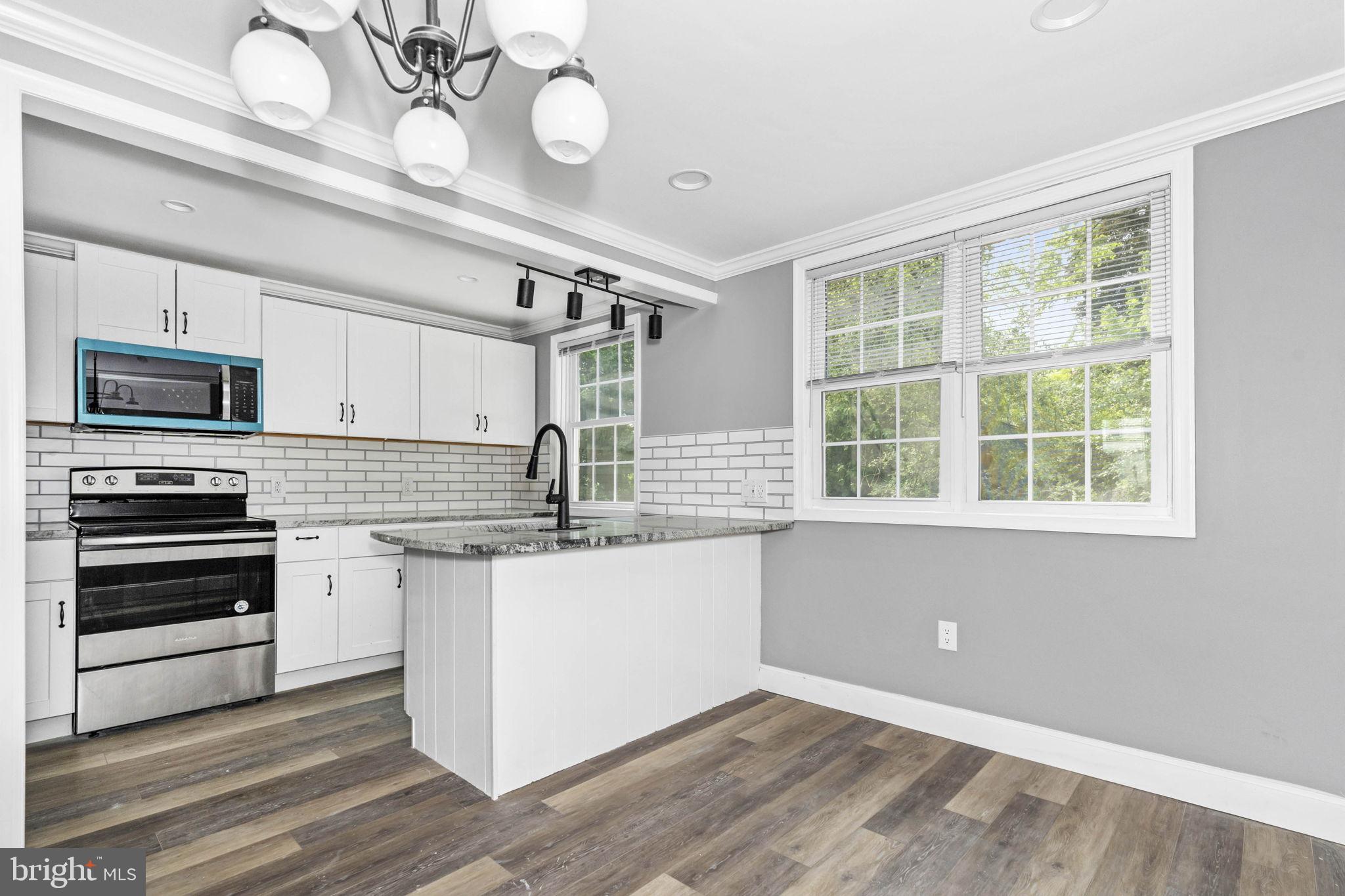 968 Springfield Road Darby, PA 19023 - Photo 8 of 29