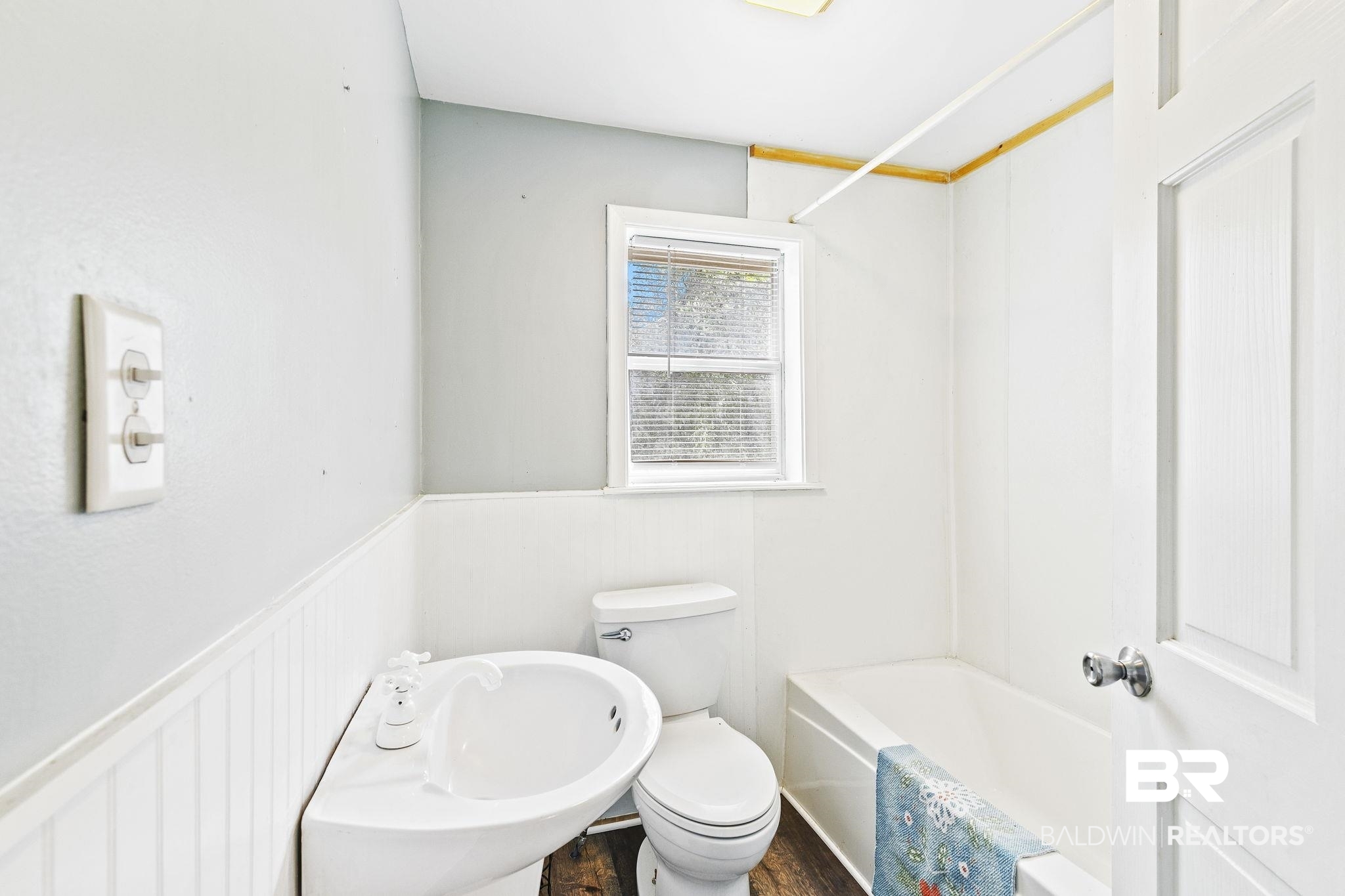 316 West Orchid Avenue Foley, AL 36535 - Photo 37 of 38 Bathroom with toilet and tub / shower combination