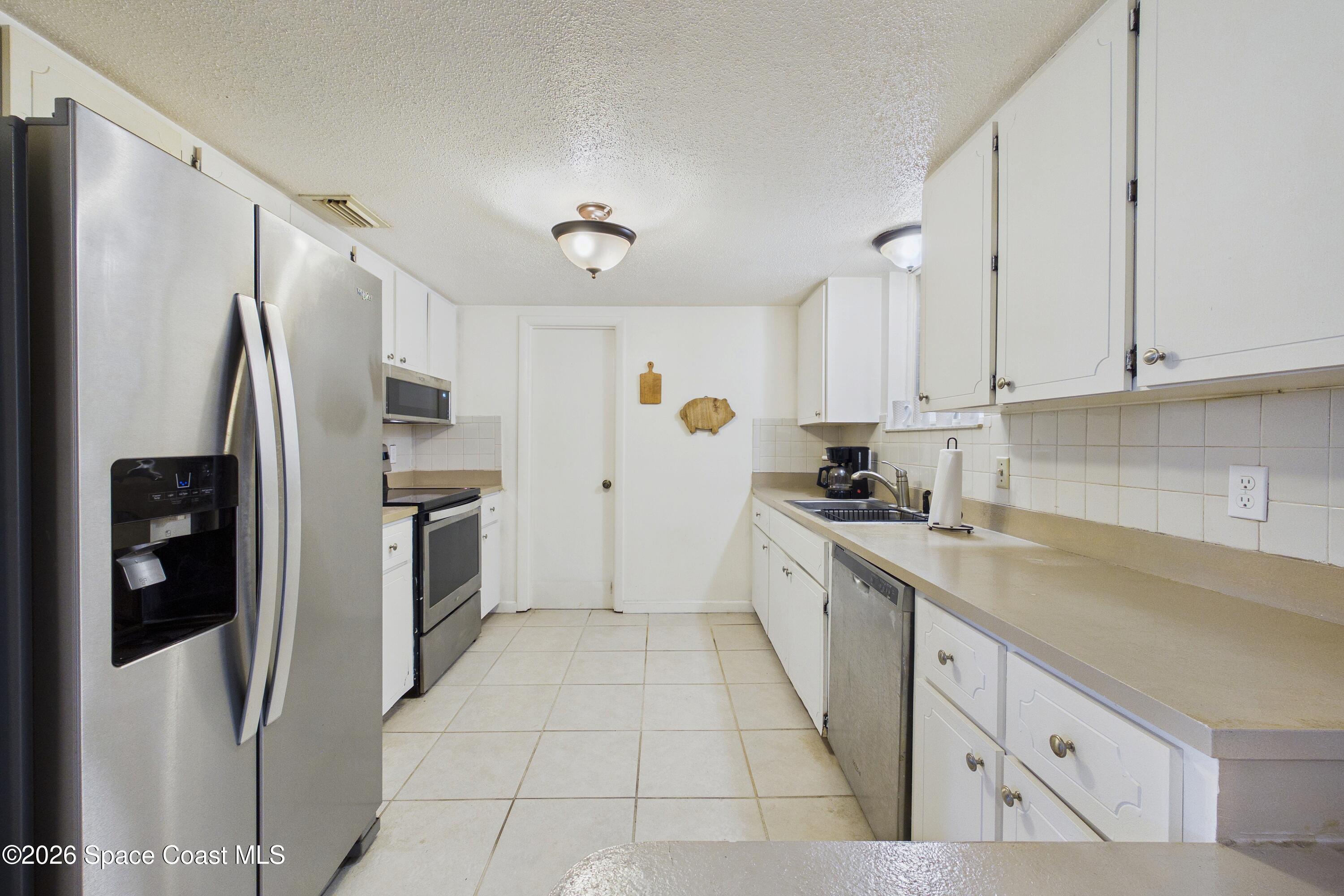 2620 Woodland Drive Edgewater, FL 32141 - Photo 7 of 24 CAM01604G0-PR0621-STILL048