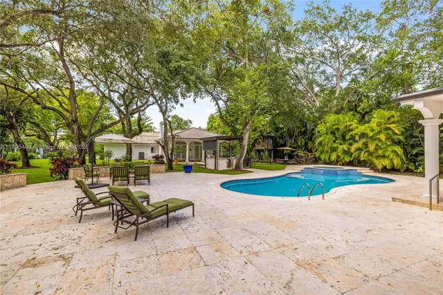 $7,350,000 | 8941 Southwest 65th Court, Pinecrest, FL 33156
