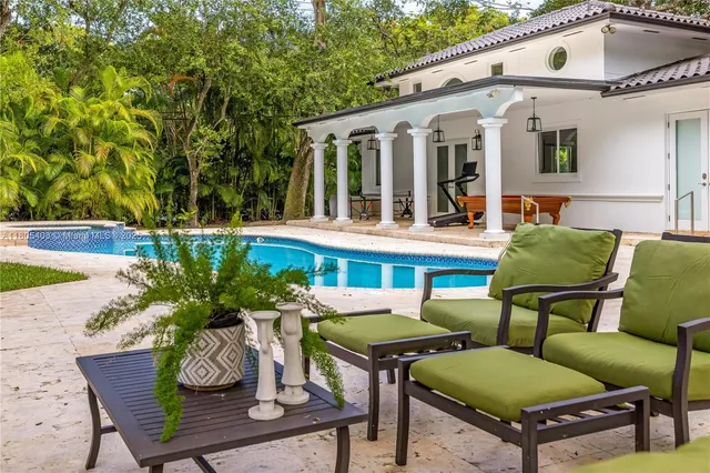 $7,350,000 | 8941 Southwest 65th Court, Pinecrest, FL 33156