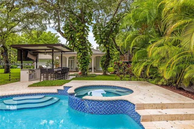 $7,350,000 | 8941 Southwest 65th Court, Pinecrest, FL 33156
