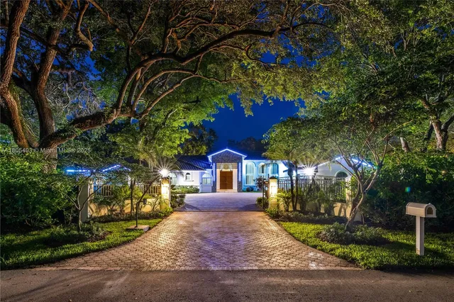 $7,350,000 | 8941 Southwest 65th Court, Pinecrest, FL 33156