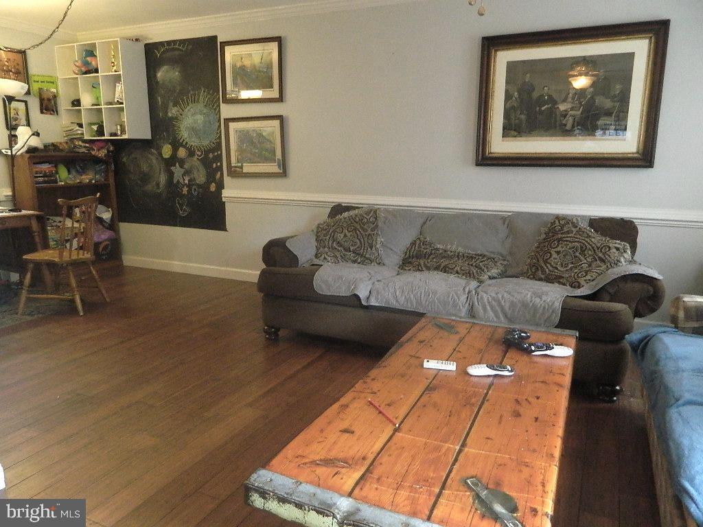 132 West Strasburg Road Front Royal, VA 22630 - Photo 21 of 39 Living Area
