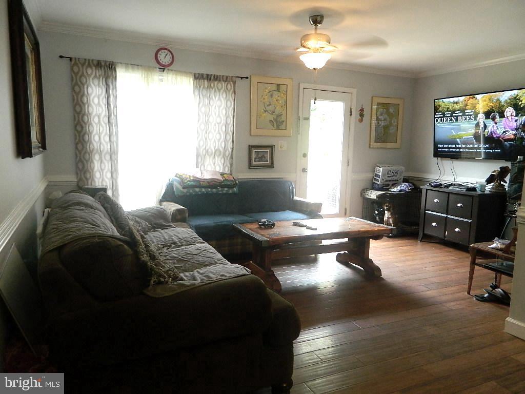132 West Strasburg Road Front Royal, VA 22630 - Photo 22 of 39 Living Area