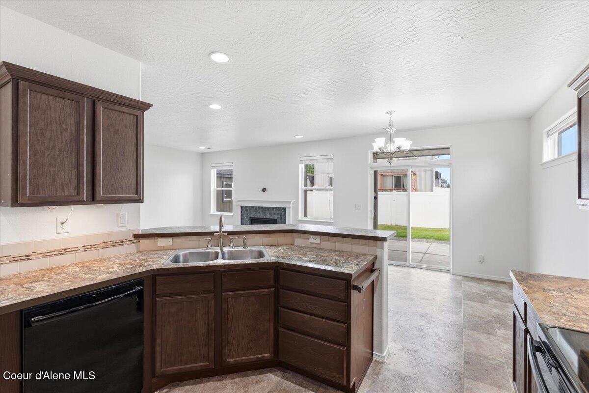 6025 West Trestle Street Rathdrum, ID 83858 - Photo 14 of 46 Kitchen