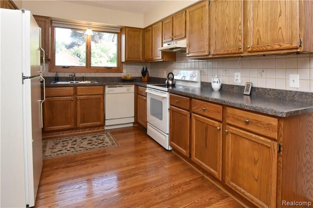 926 Ten Point Drive Rochester Hills, MI 48309 - Photo 12 of 29