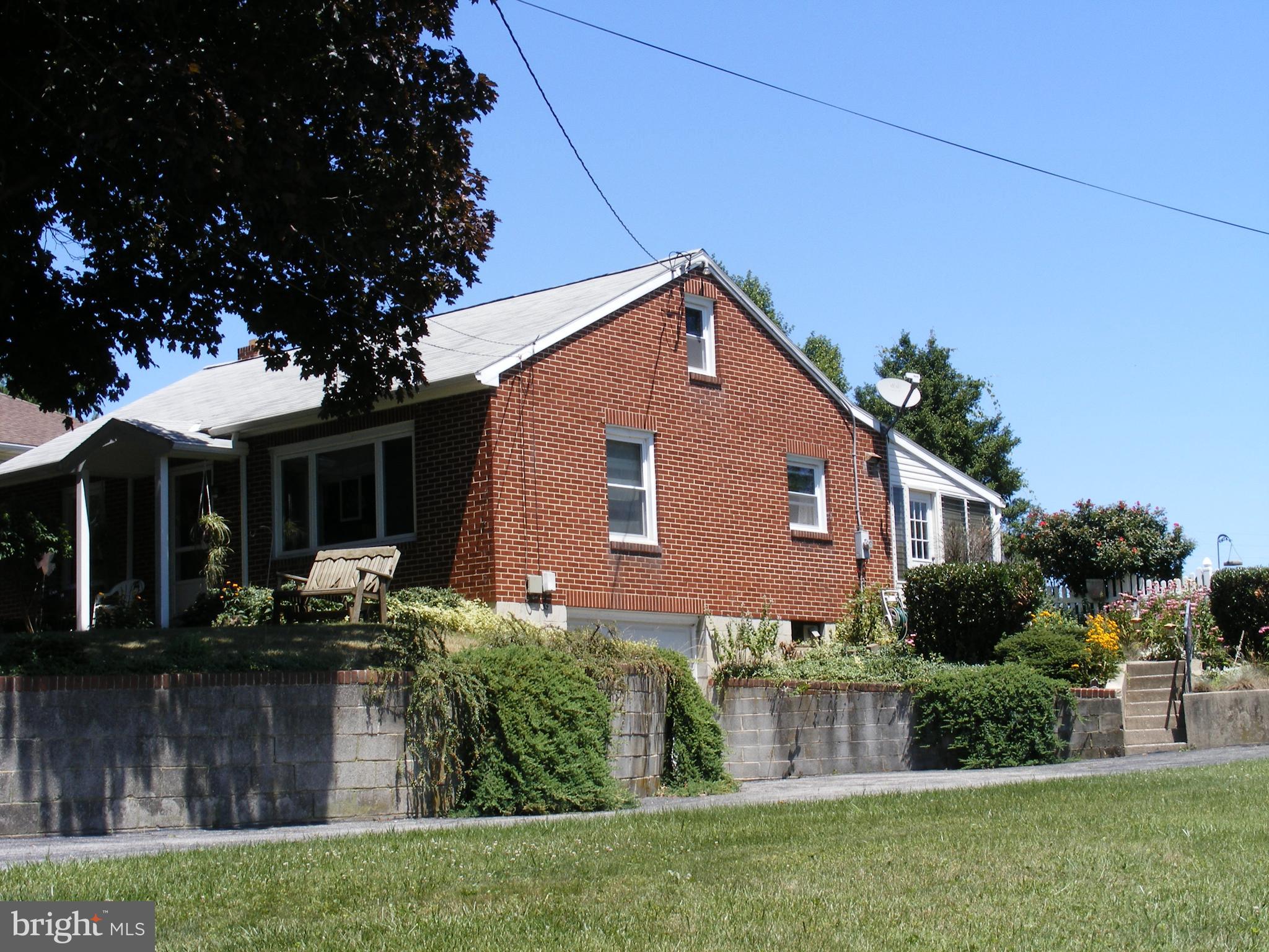 407 Chancellor Road York, PA 17403 - Photo 3 of 30 Side of home with large long driveway and garage