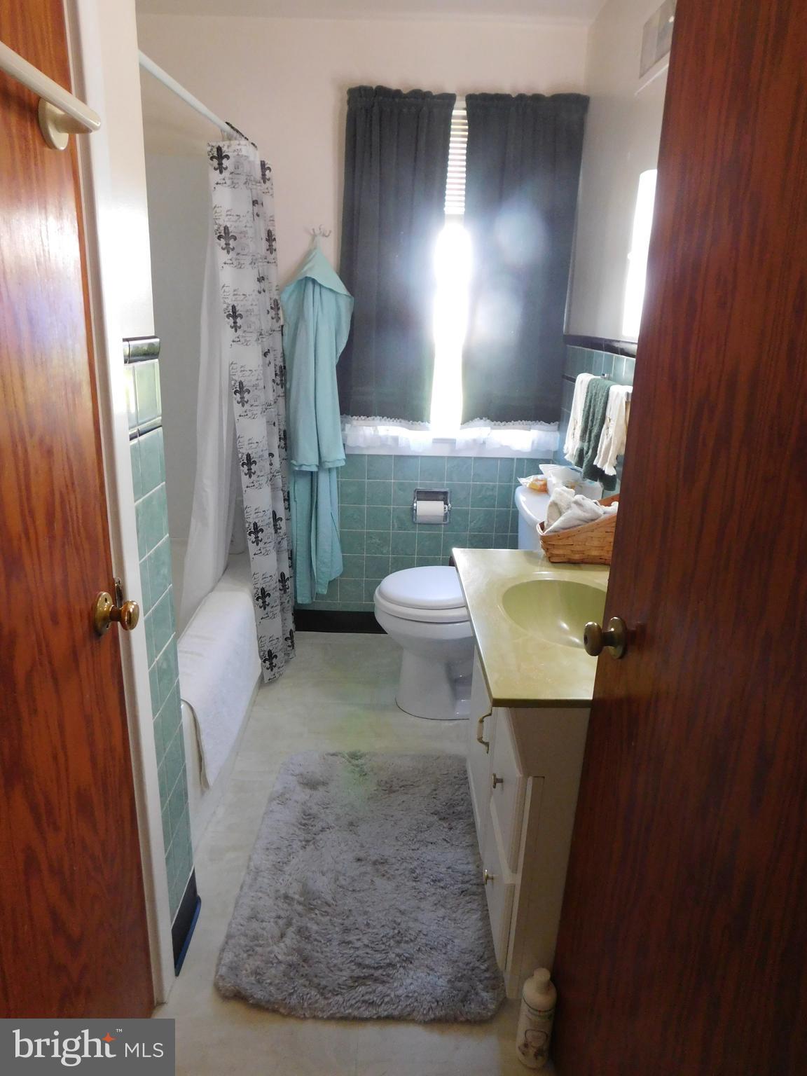 407 Chancellor Road York, PA 17403 - Photo 24 of 30 1st fl full bath has large linen closet