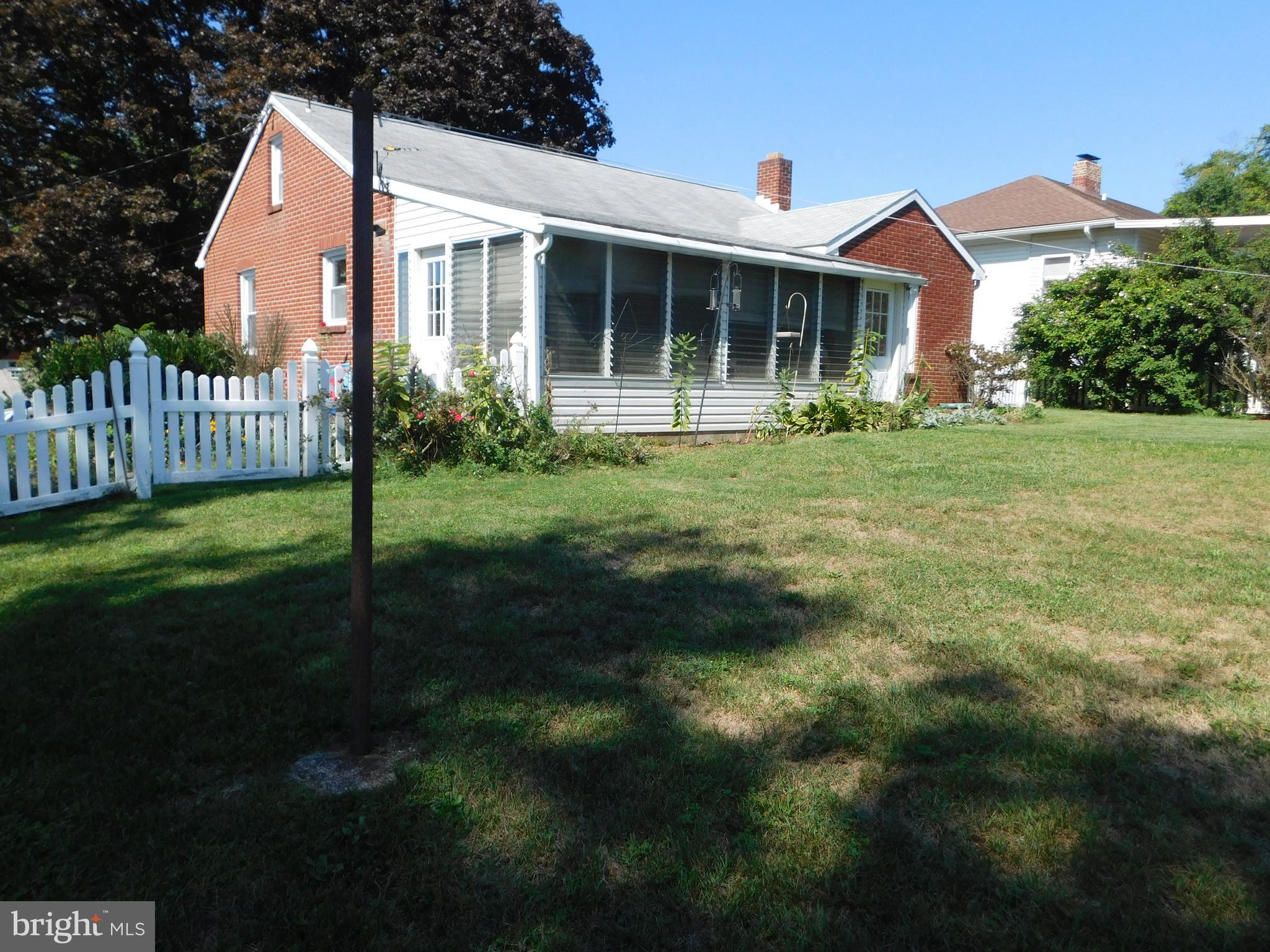 407 Chancellor Road York, PA 17403 - Photo 26 of 30 Sunroom overlooking the backyard